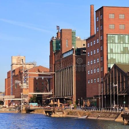 City Apartment Duisburg 2#Netflix &Wlan &Kingsize Bett & Kaffee Maschine & Central & 500M Innenhafen & 2 Min U Bahn Buitenkant foto