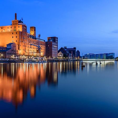 City Apartment Duisburg 2#Netflix &Wlan &Kingsize Bett & Kaffee Maschine & Central & 500M Innenhafen & 2 Min U Bahn Buitenkant foto