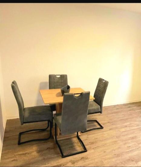 City Apartment Duisburg 2#Netflix &Wlan &Kingsize Bett & Kaffee Maschine & Central & 500M Innenhafen & 2 Min U Bahn Buitenkant foto