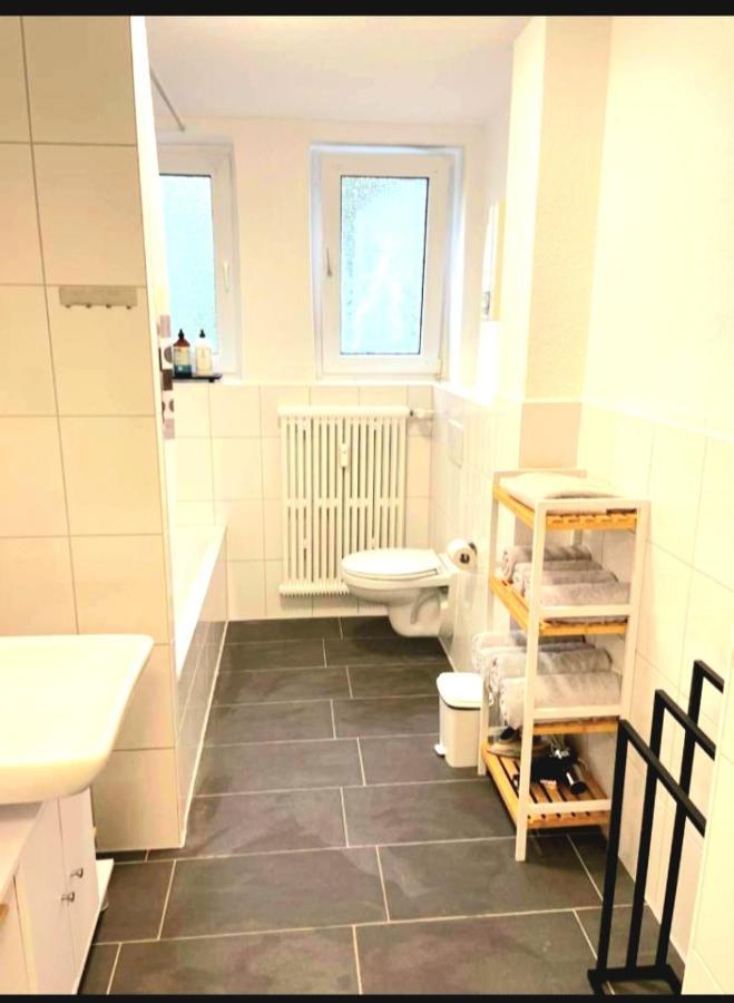 City Apartment Duisburg 2#Netflix &Wlan &Kingsize Bett & Kaffee Maschine & Central & 500M Innenhafen & 2 Min U Bahn Buitenkant foto