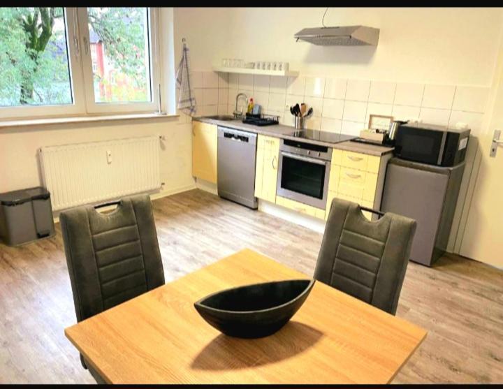 City Apartment Duisburg 2#Netflix &Wlan &Kingsize Bett & Kaffee Maschine & Central & 500M Innenhafen & 2 Min U Bahn Buitenkant foto