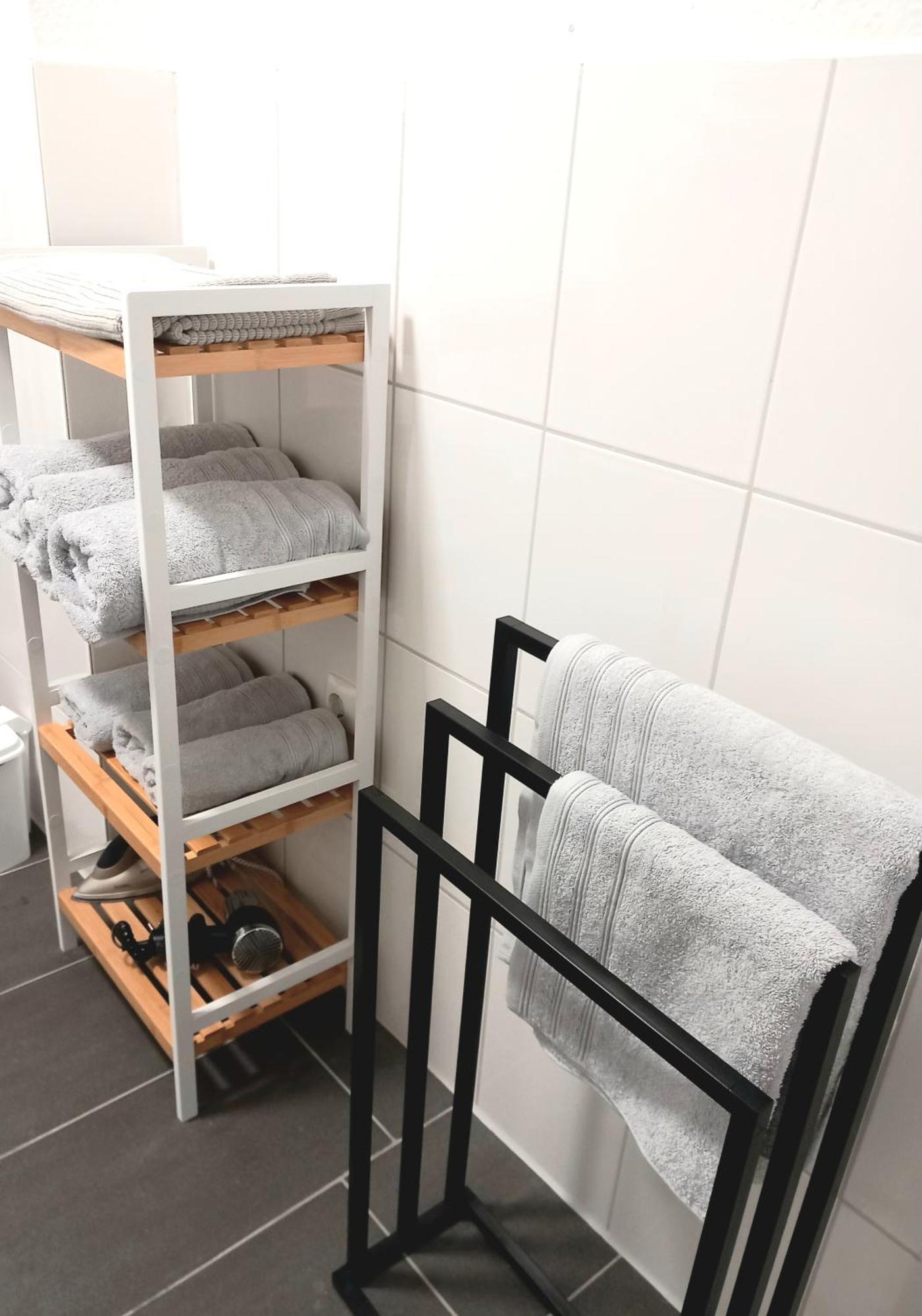 City Apartment Duisburg 2#Netflix &Wlan &Kingsize Bett & Kaffee Maschine & Central & 500M Innenhafen & 2 Min U Bahn Buitenkant foto