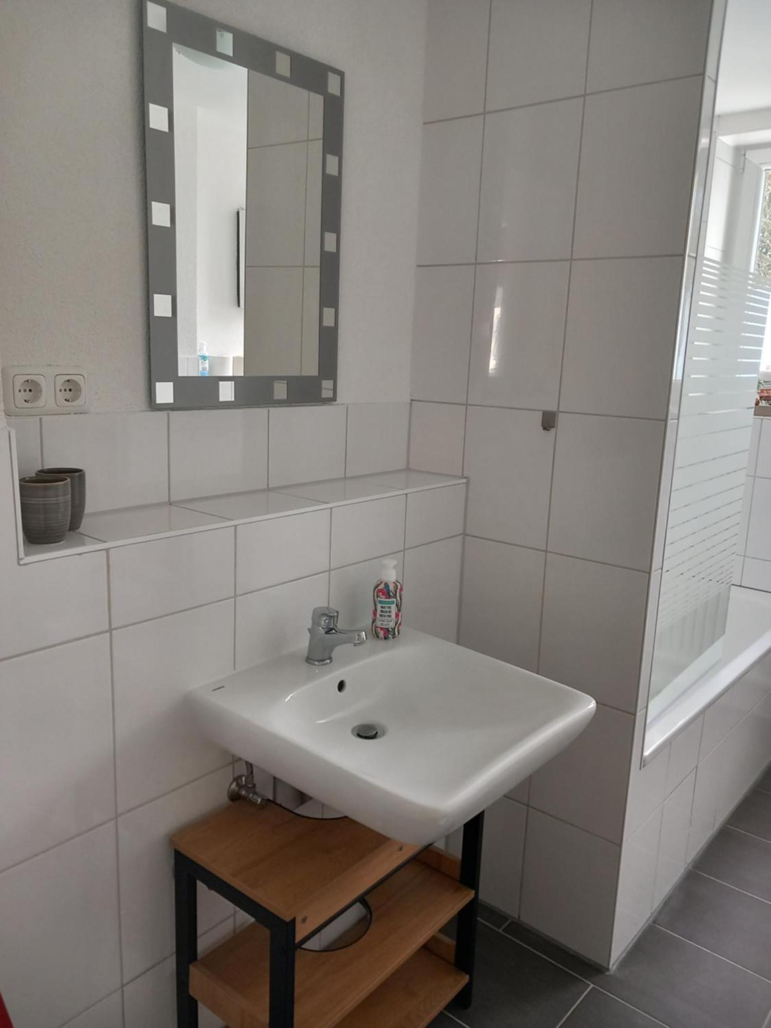 City Apartment Duisburg 2#Netflix &Wlan &Kingsize Bett & Kaffee Maschine & Central & 500M Innenhafen & 2 Min U Bahn Buitenkant foto